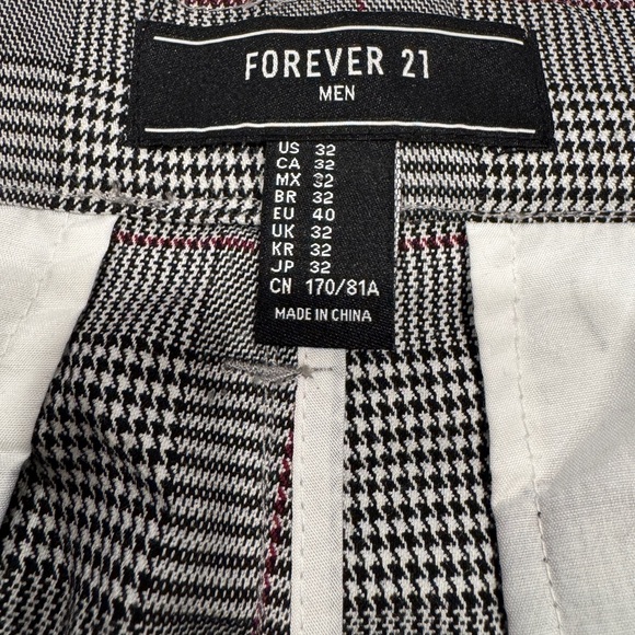 Forever 21 Men's Black and Gray Plaid Cargo Pants NWOT - Picture 5 of 10